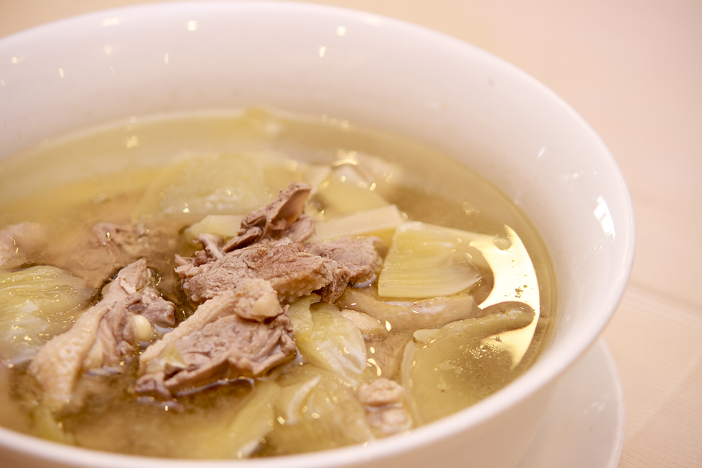 酸菜鸭汤