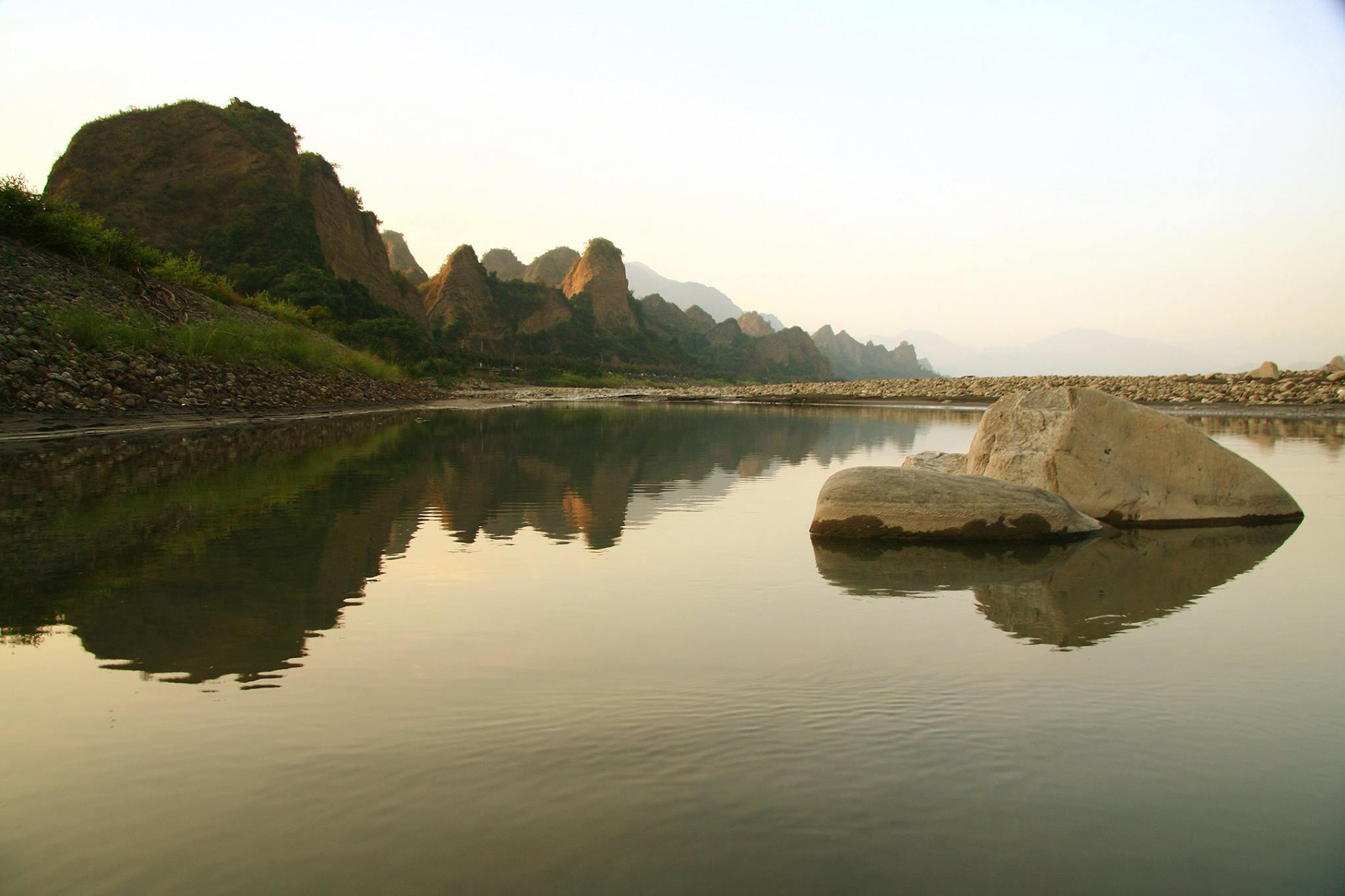 泡汤兼赏蝶X奇山名刹-高雄六龟图示