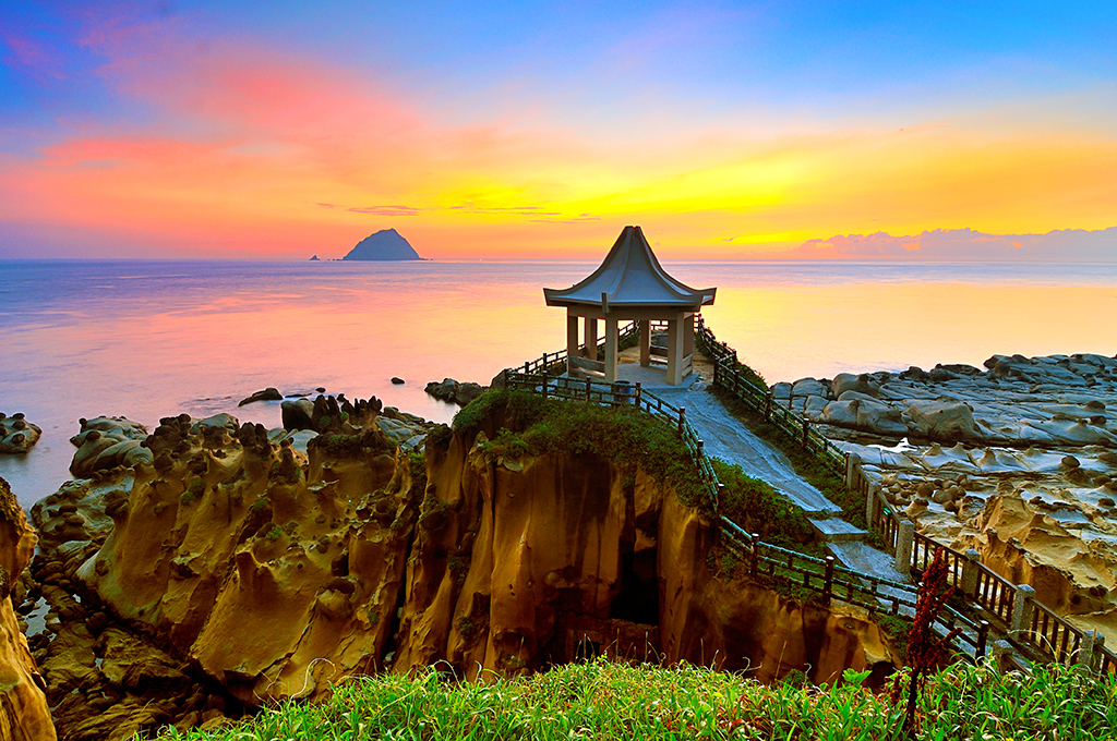 快乐北海岸 逐浪花赏日落美景图示