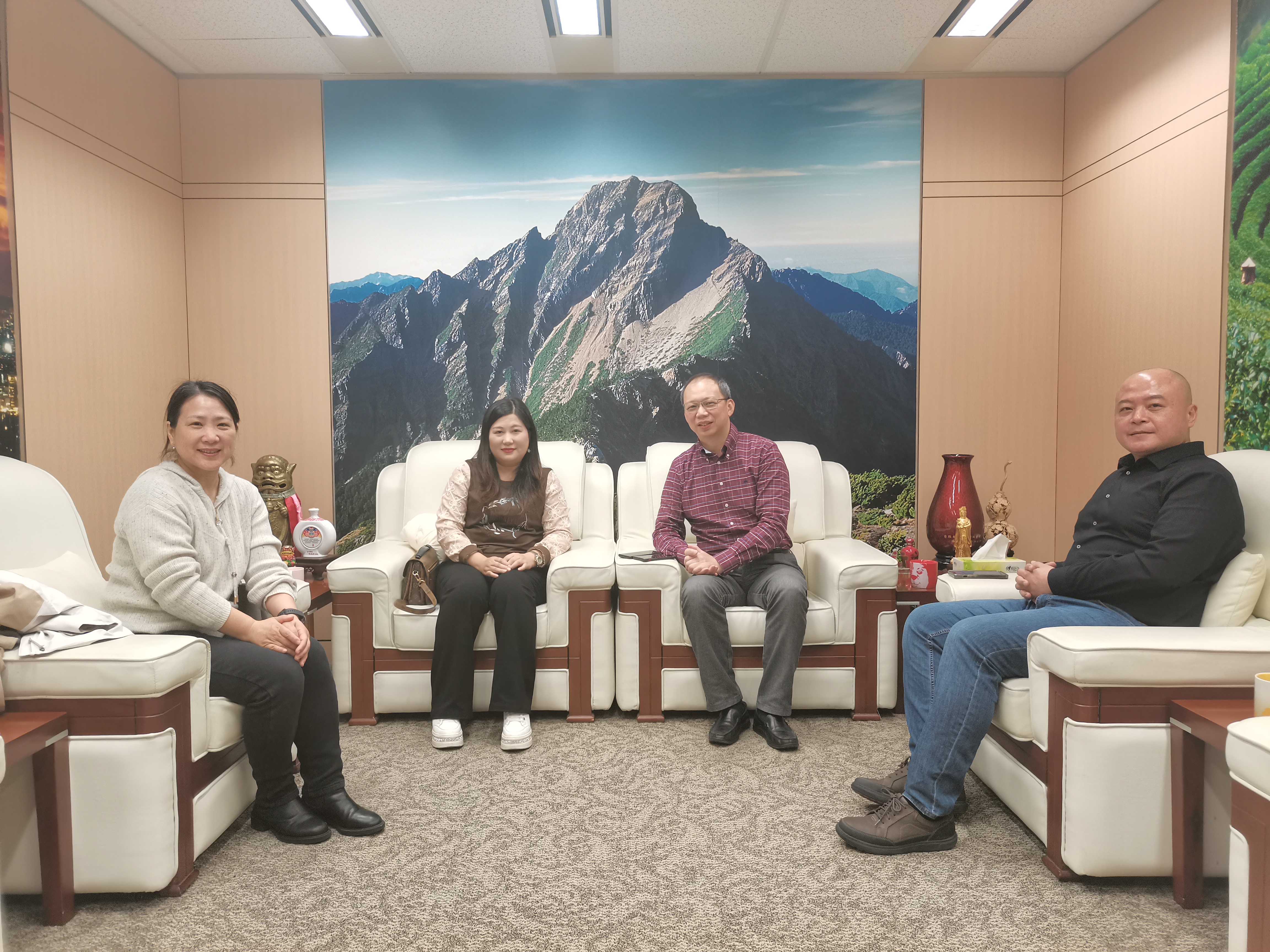 中华文化经贸联合协会拜访本处