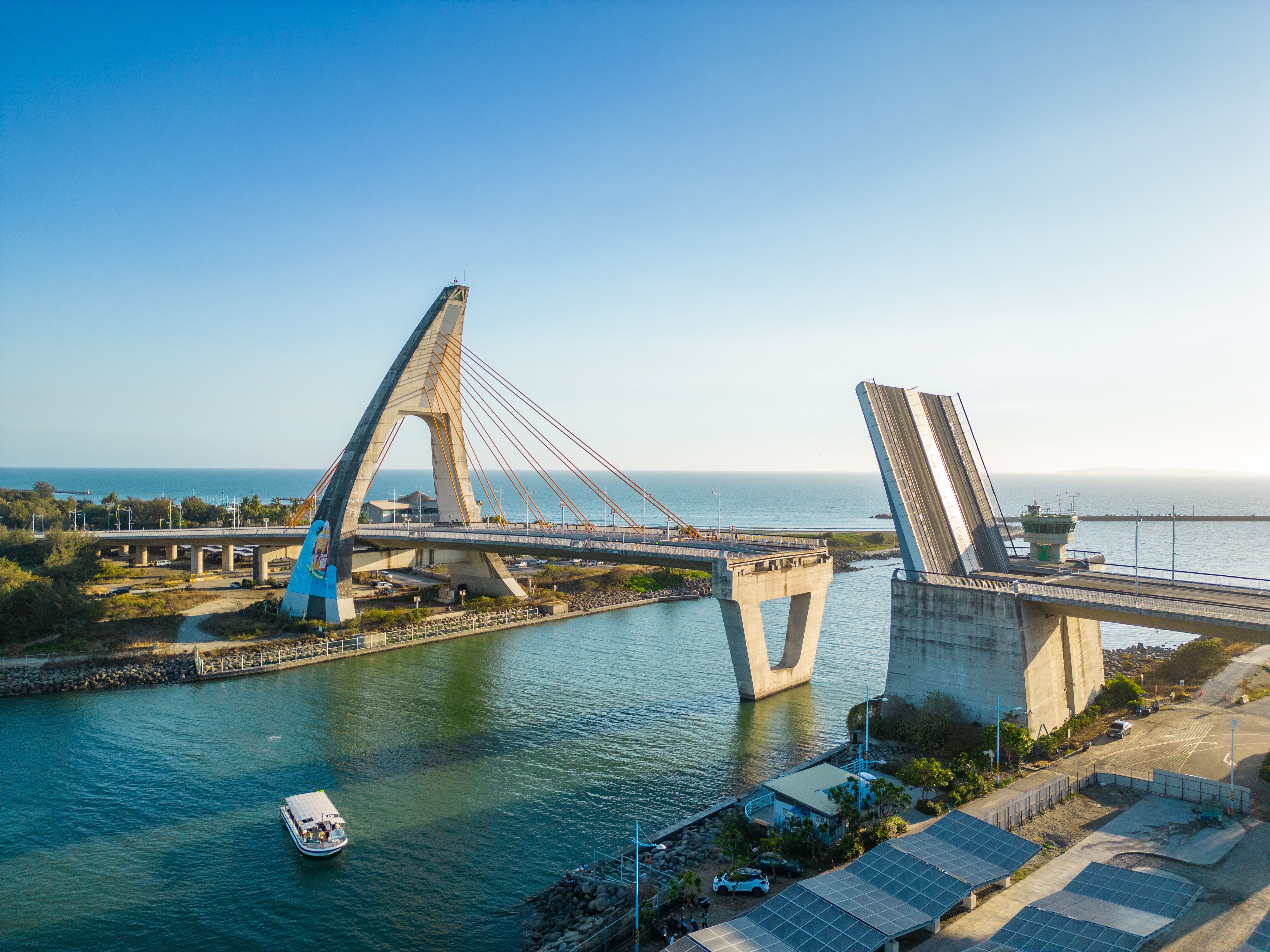 鹏湾跨海大桥图示