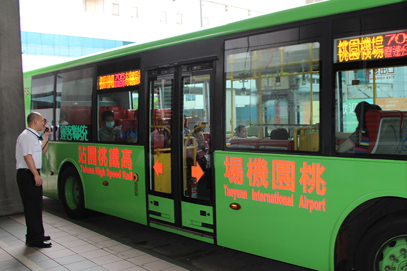 高铁接驳车