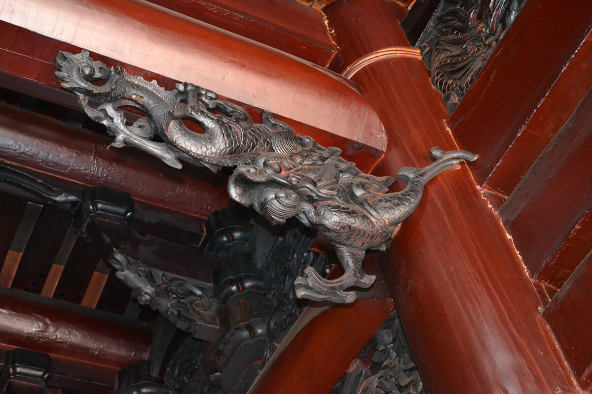 龙为造型的雀替