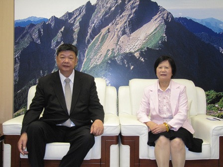 陈雪生委员于10月25日访视本处，本处伍锦凤副主任向陈委员详细说明本处业务概况及大陆市场推动情形。陈委员对于本处业务执行及预算编列多表关切，对本处工作绩效予以肯定及嘉勉，并表示将继续支持台湾观光推广工作。