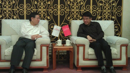 本处杨主任接受人民网专题采访