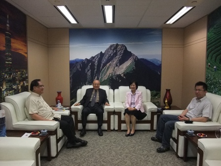 本处接待华加志顾问