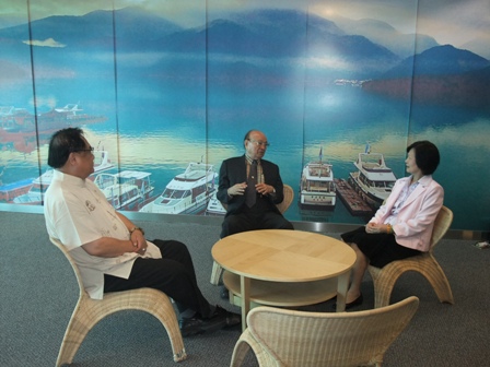 本处接待华加志顾问