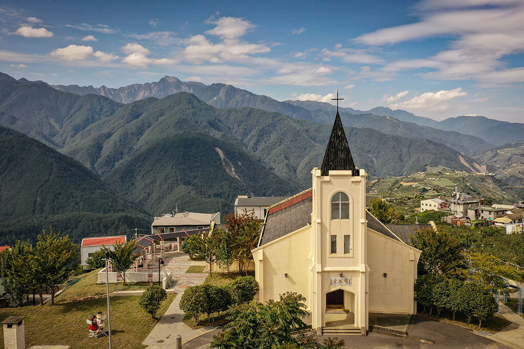 云海围绕耶稣堂