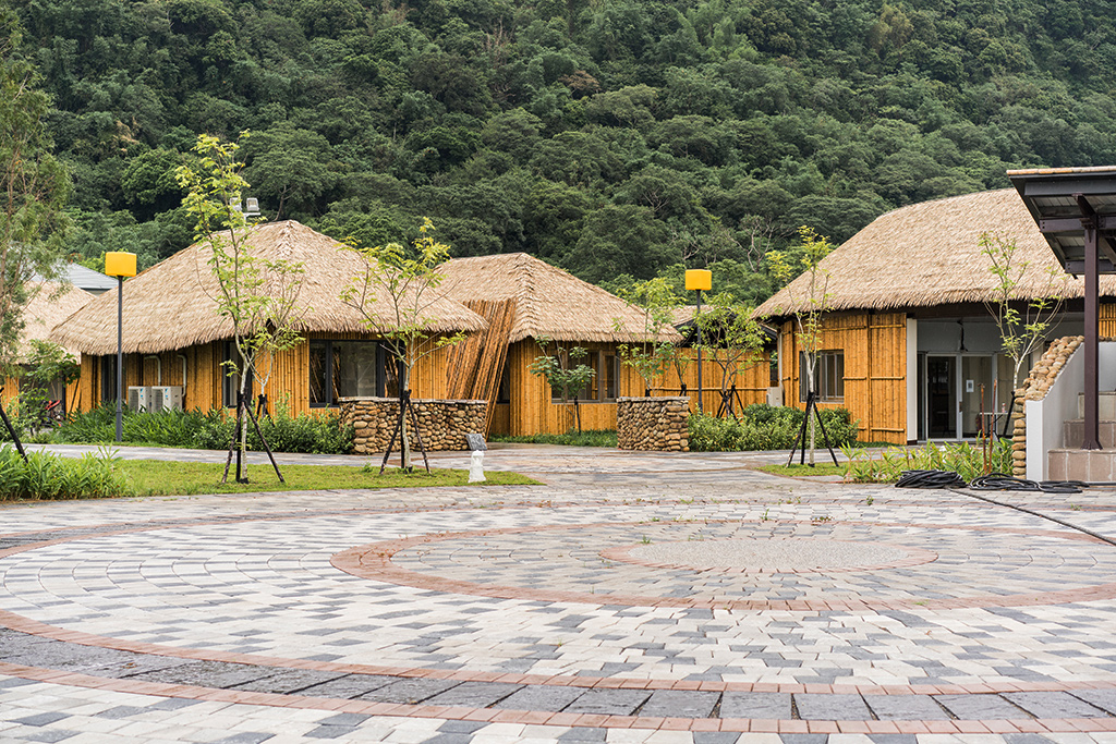 游客在阿里山风景区辖区入口处就能先体验邹族的文化之美