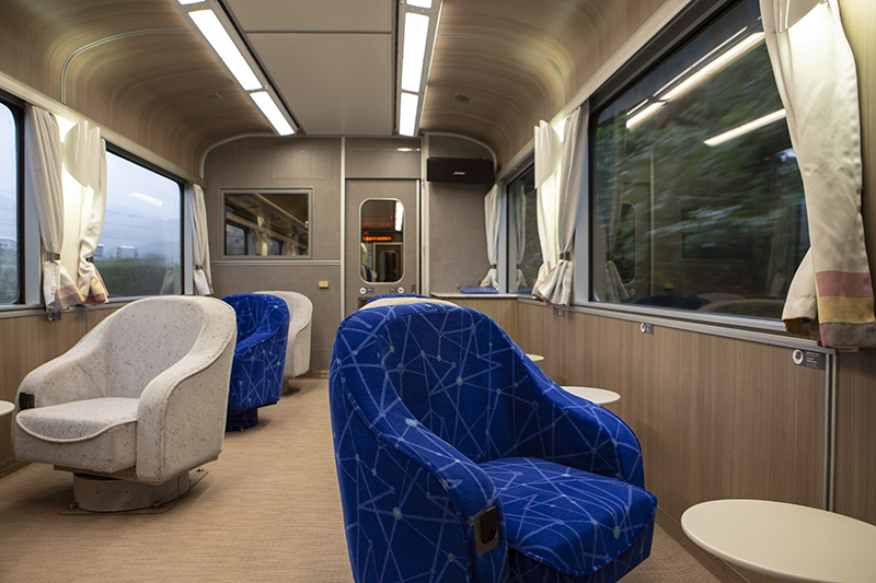 台铁观光列车「鸣日号」客厅车厢